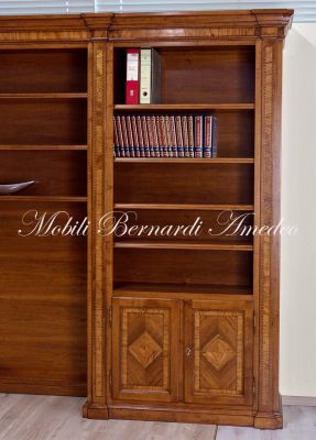 Libreria da soggiorno o studio realizzata su misura in legno massello di noce e intarsiata in legno di ulivo